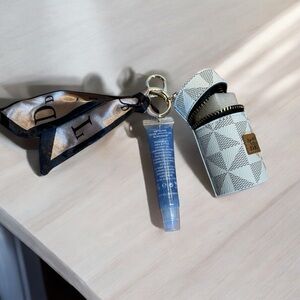 Keychain/Bag Charm White/Brown Bucket Zippered Lipstick Bag Chevron/Checkered